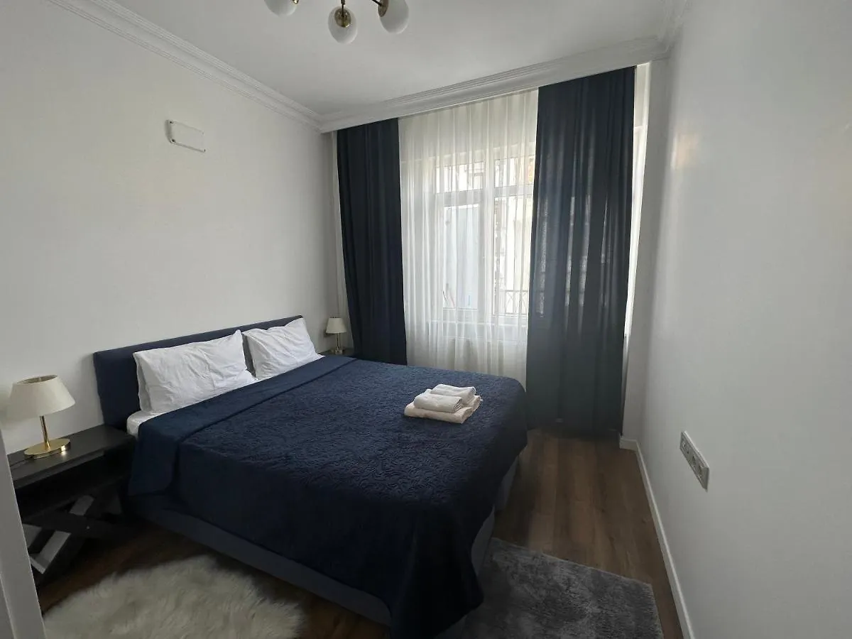 Center Of City In Besiktas 2 Plus 1 With 2 Bathroom And 3 Air Conditioner Istanbul Turcia